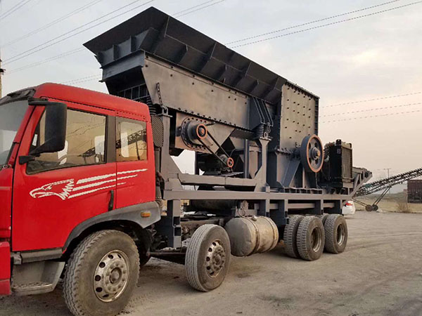 小型移動式碎石機(jī)